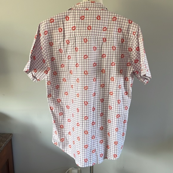 DY Jeans gingham Short sleeve button down shirt with kiss lips size large - Picture 4 of 5
